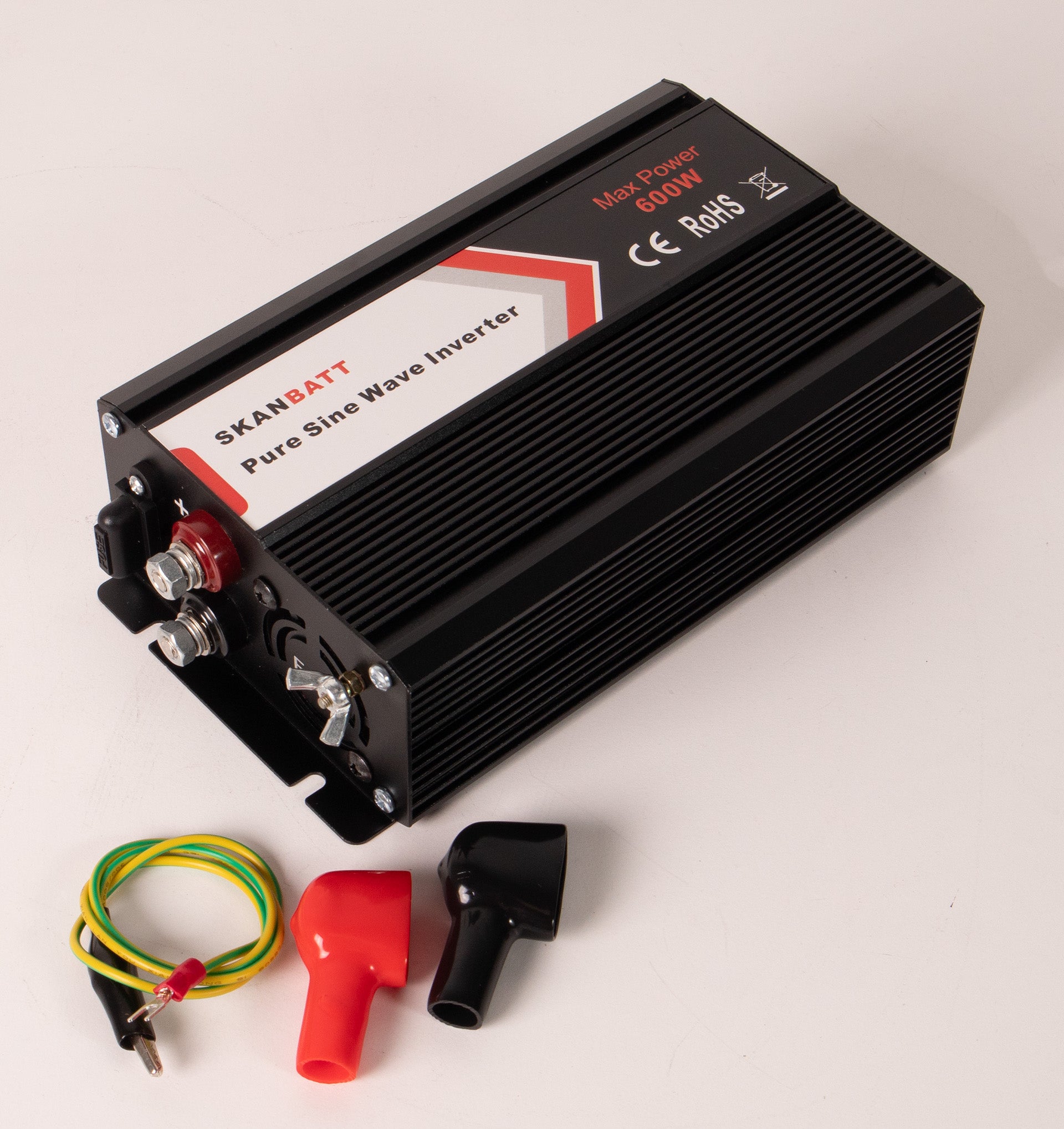 Skanbatt Inverter 24V 600W (1200W) Ren Sinus shown in angle view