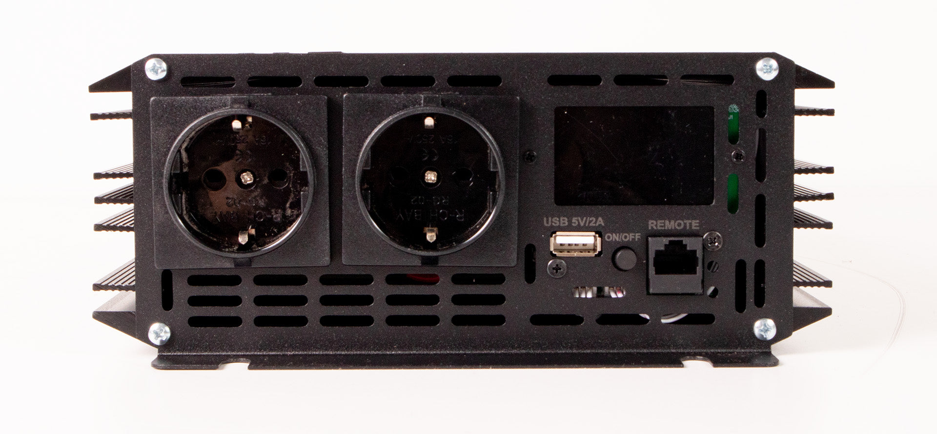 Skanbatt Inverter 12V 3000W (6000W) Ren Sinus M/Trådløs Fjernkontroll shown in detail view